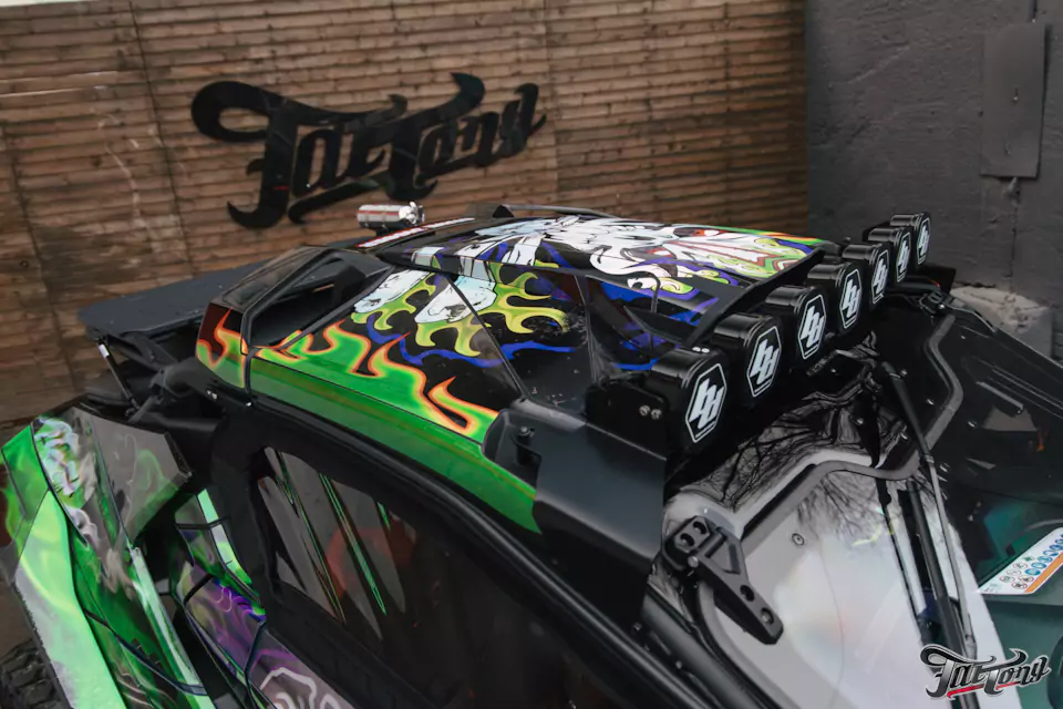 Оклеили багги BRP CAN-AM Maverick R X RS в яркую винилографию!